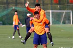 九游游戏官网首页北京国安训练开放日，冲刺阶段造点机会引欢呼，亚冠在即，团队化学反应显著的简单介绍