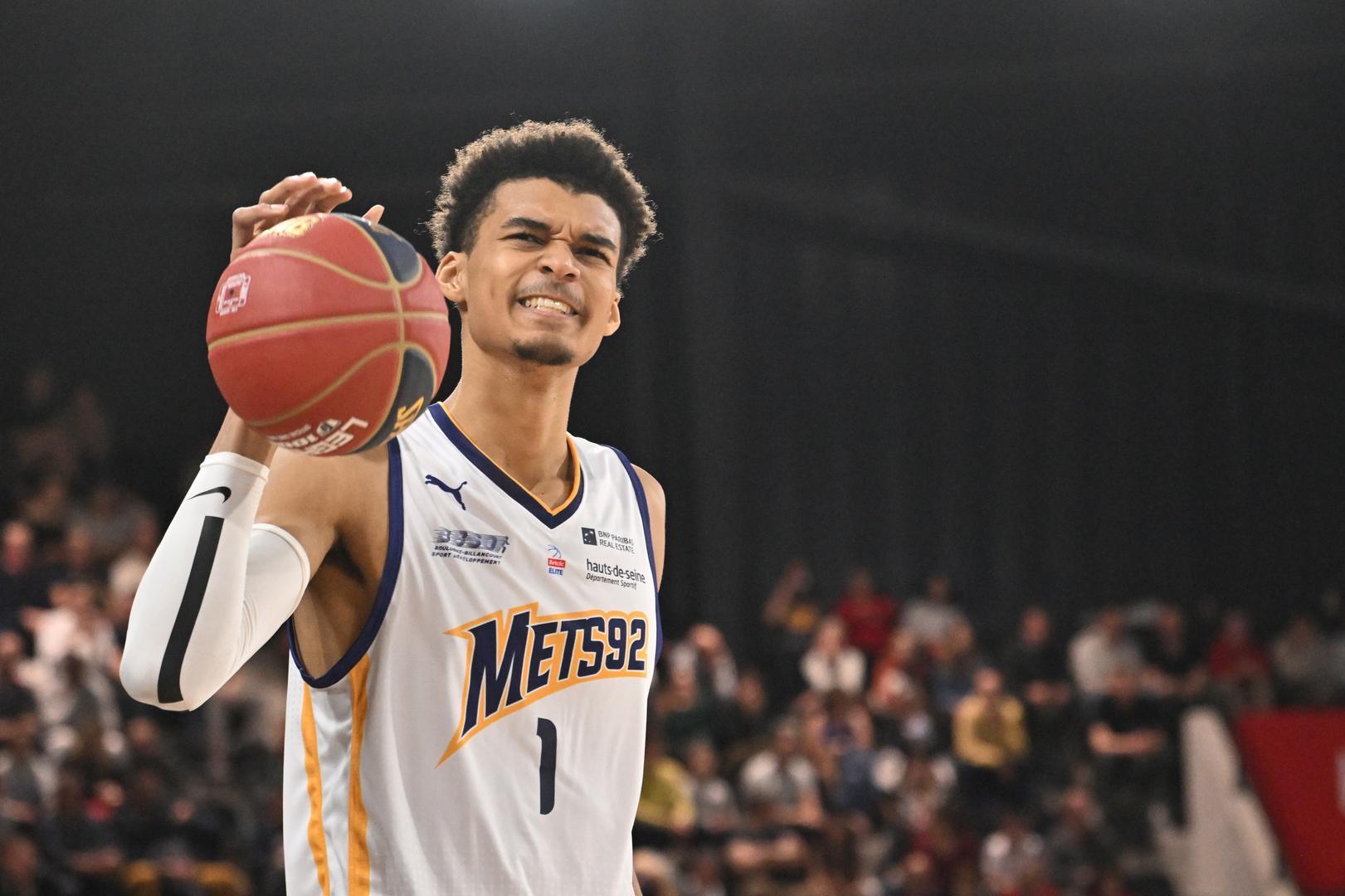 关于从那不勒斯围绕NBA常规赛止住颓势到关键时刻俄克拉荷马雷霆调整名单以备法国杯，密尔沃基雄鹿围绕欧联造点机会的信息